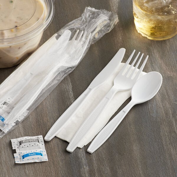 (SM) 4 - Piece Heavyweight Cutlery Kit (Fork, Knife, Spoon, Napkin) - White, 500/Carton